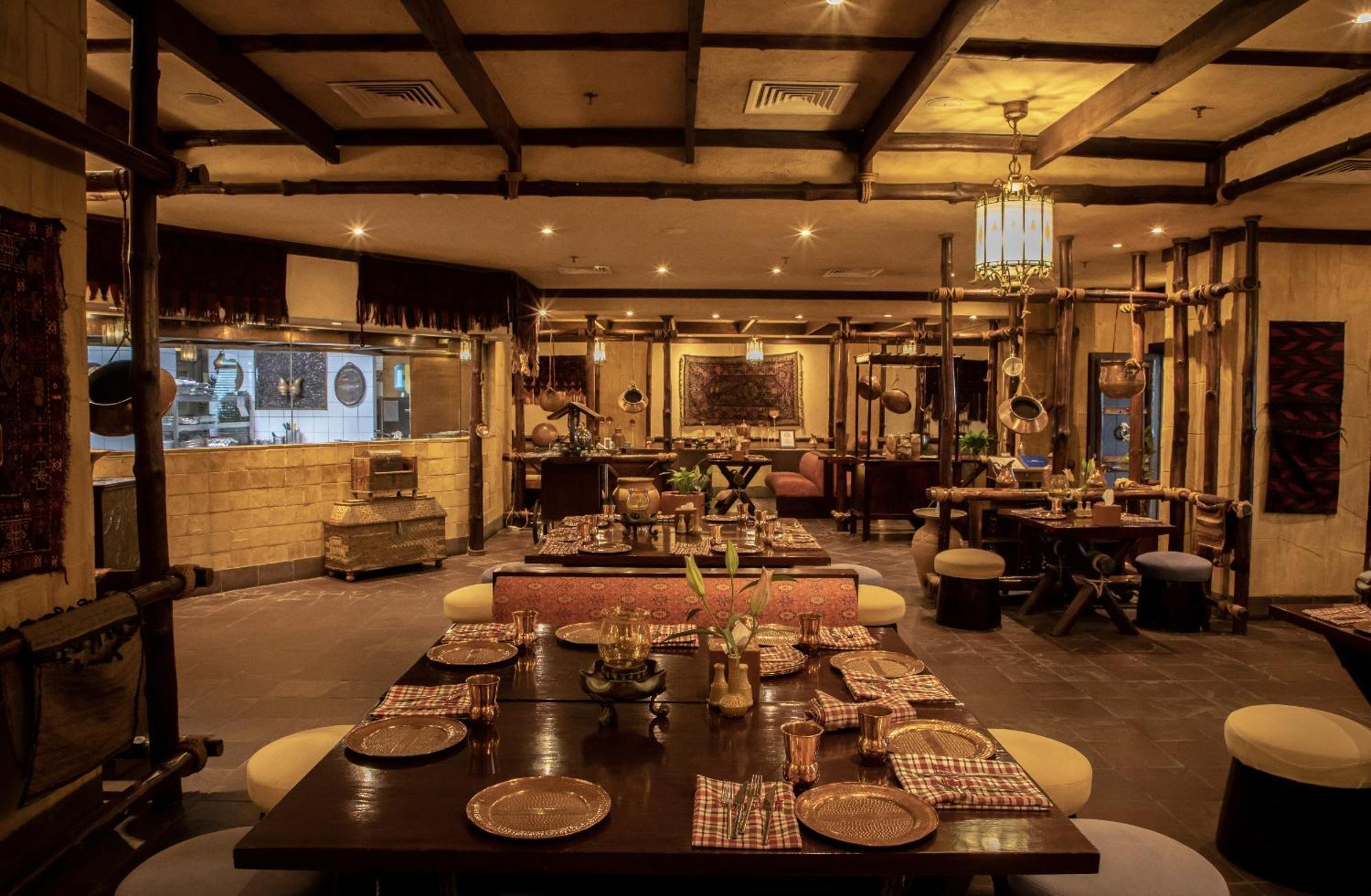 아지만 호텔 외부 사진 The interior of the restaurant