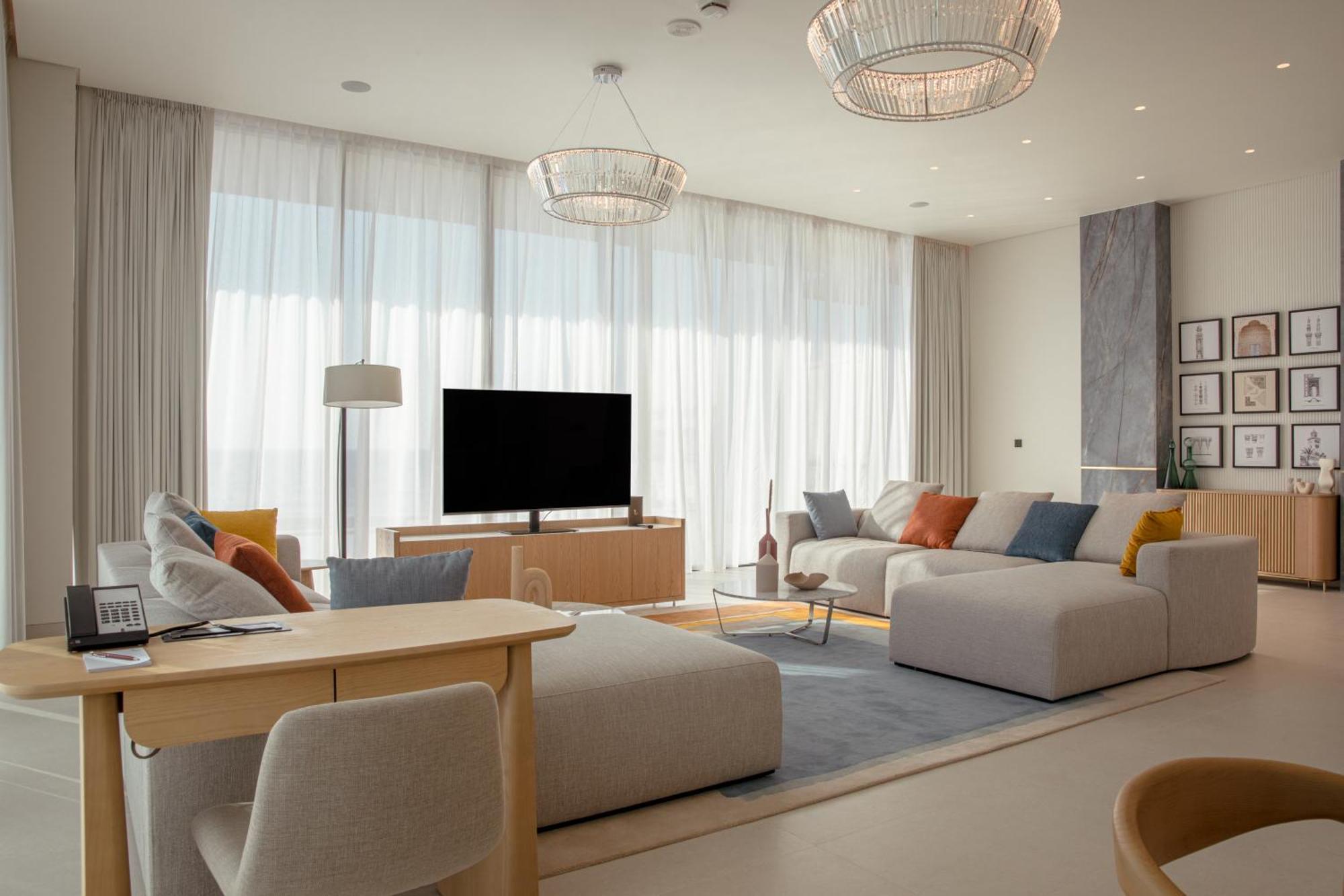 아지만 호텔 외부 사진 A living room at the hotel